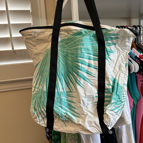 ALOHA Collection Teal and White Tote - Picture 4 of 5